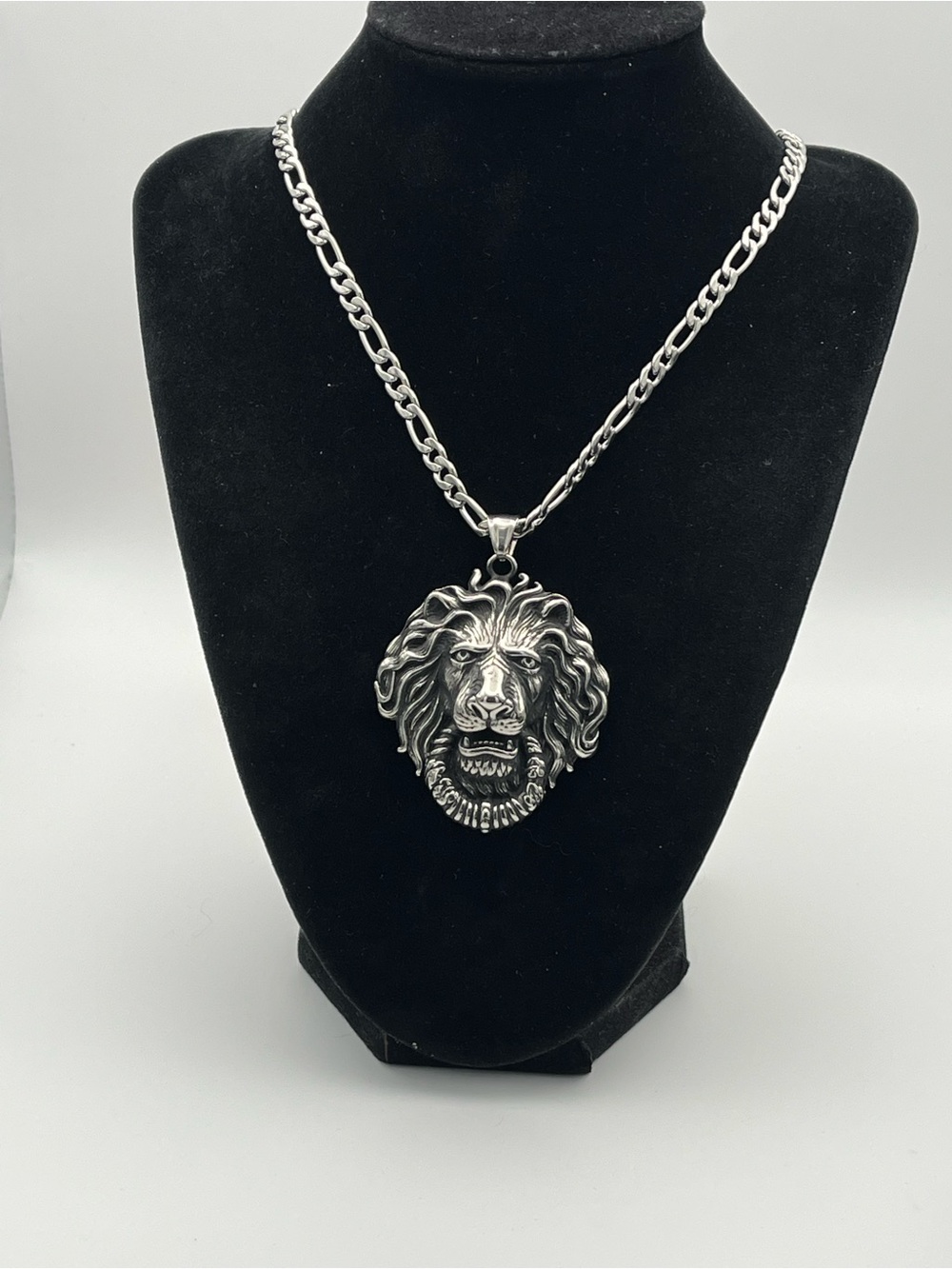 24”, Stainless Steel Figaro Chain w/ Large Stainless Steel Lion Head Pendant